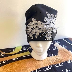 Black, stylish, fitted tam/hat.  Smoke free environment and no pets.